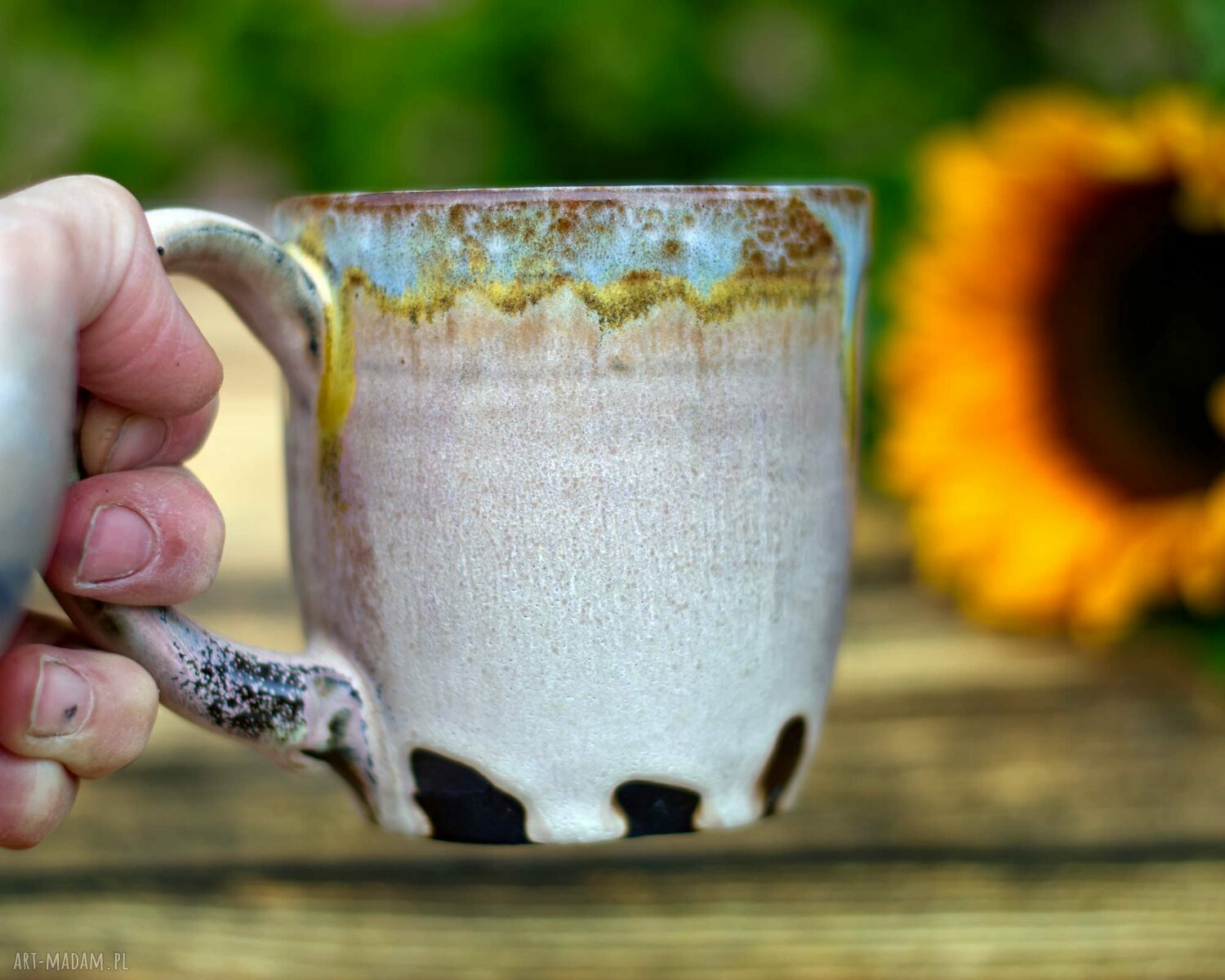 Handmade beżowy kubek ceramiczny 300 ml - nowoczesna klasyka