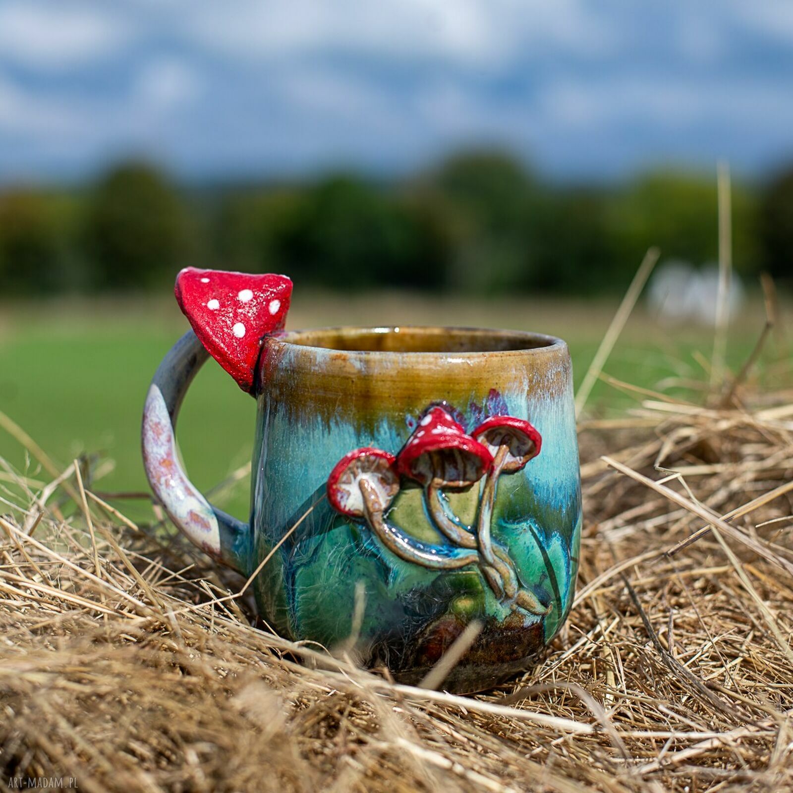 Ręcznie robiony kubek z muchomorkiem i zielonymi grzybkami - 370 ml