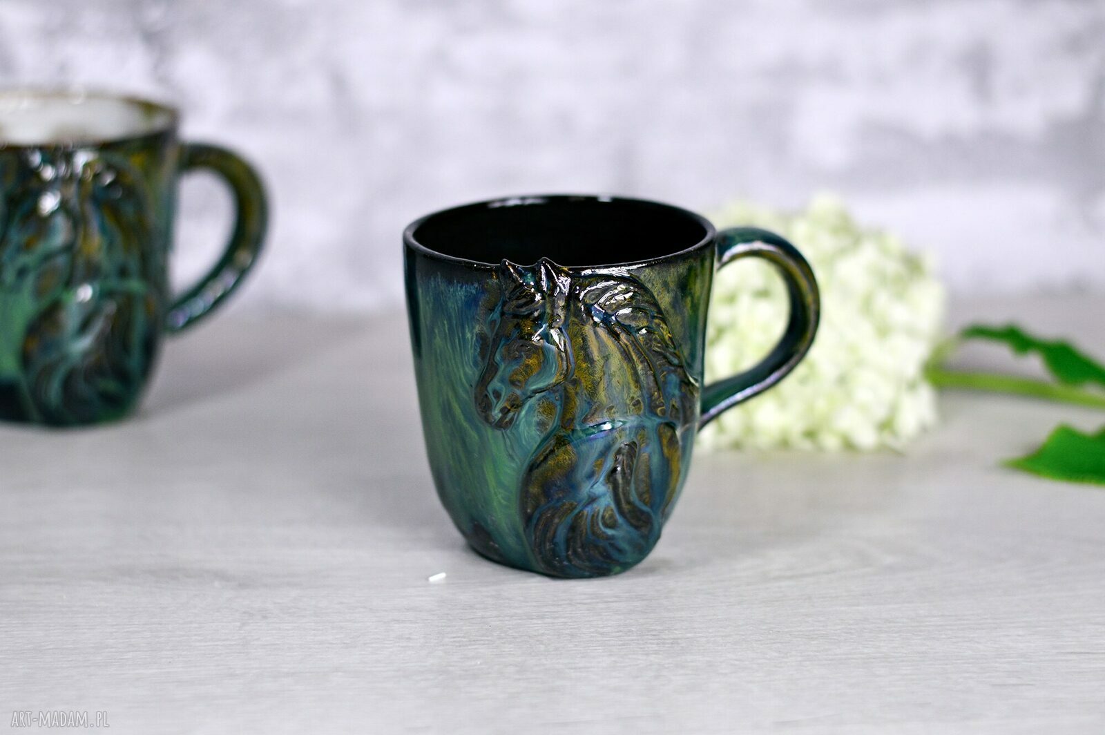 Duży handmade kubek ceramiczny z koniem - Black Smaragd - 320 ml