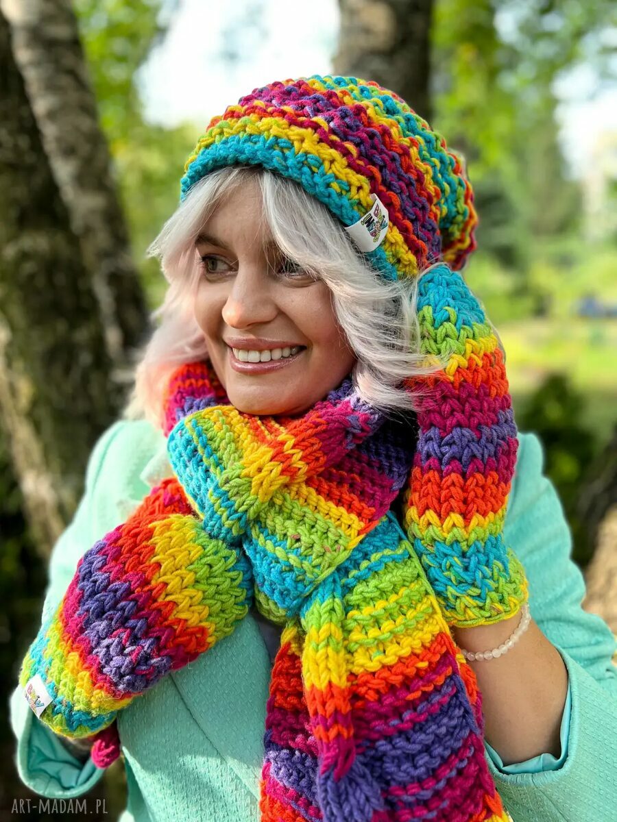 Rękawiczki handmade na szydełku Tęcza ze sznureczkiem - ciepłe mitenki