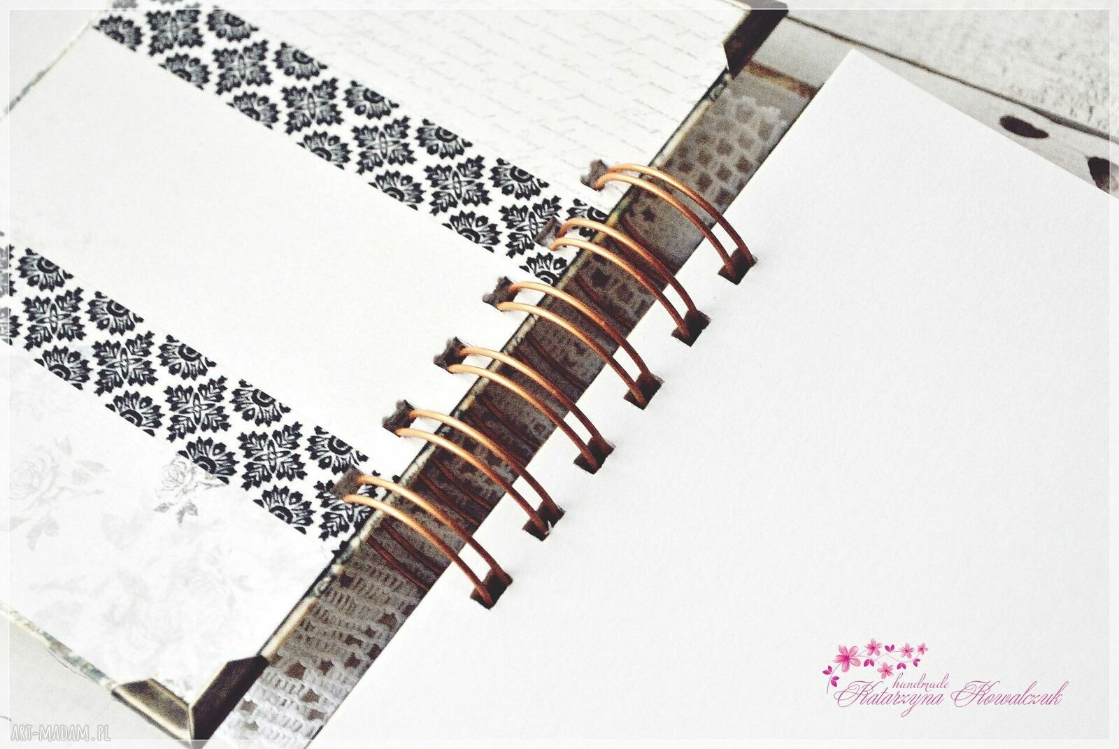 Pamiętnik i notatnik vintage ze scrapbookingowym wykończeniem