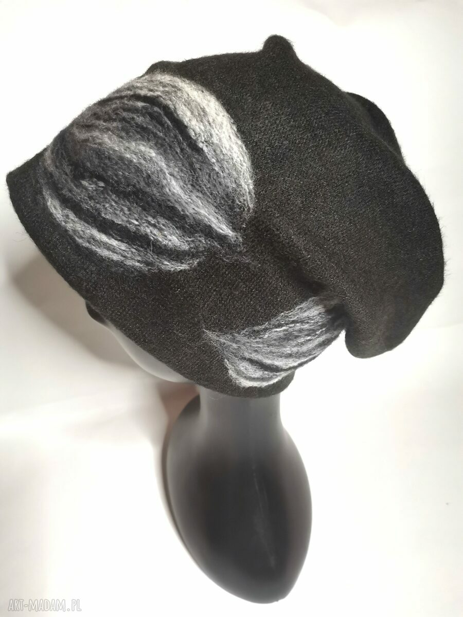 Handmade czapka wełniana w kwiaty na podszewce, rozmiar uniwersalny