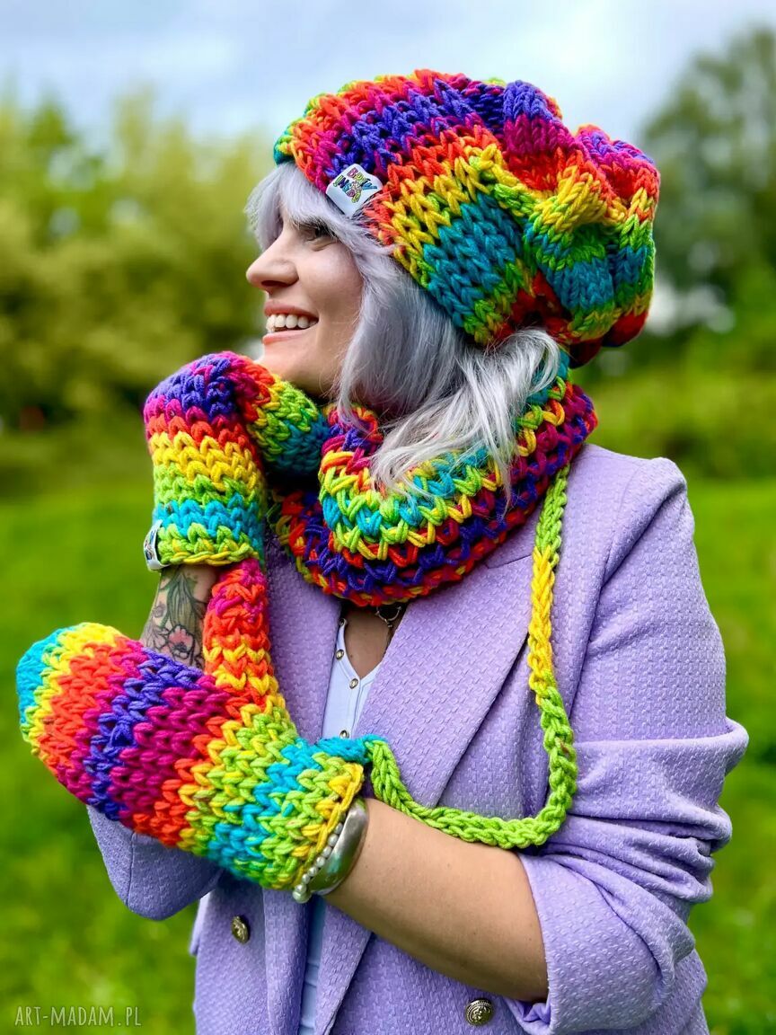 Rękawiczki handmade na szydełku Tęcza ze sznureczkiem - ciepłe mitenki
