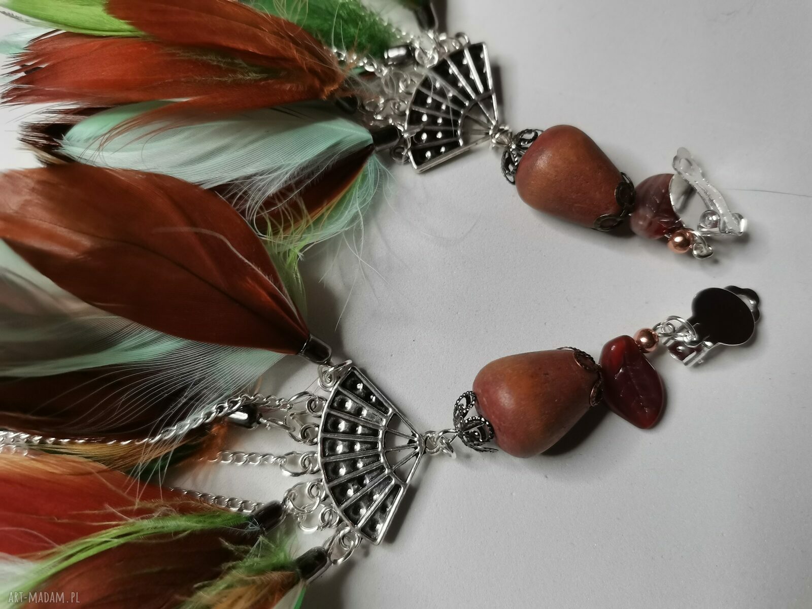 Klipsy hippie długie pióra, drewno i skóra - boho frida