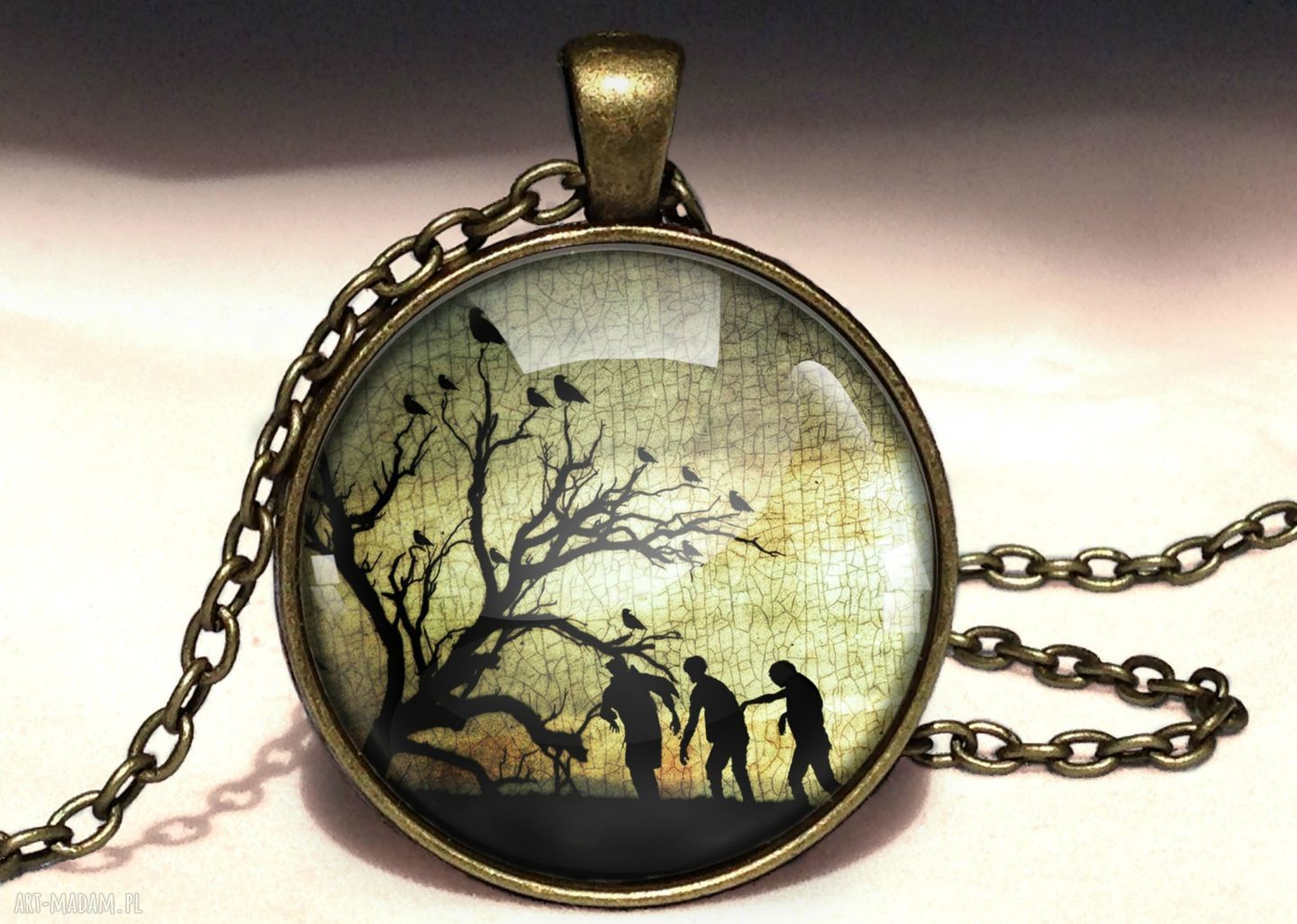 Zombie duży medalion łańcuszkiem naszyjnik horror halloween