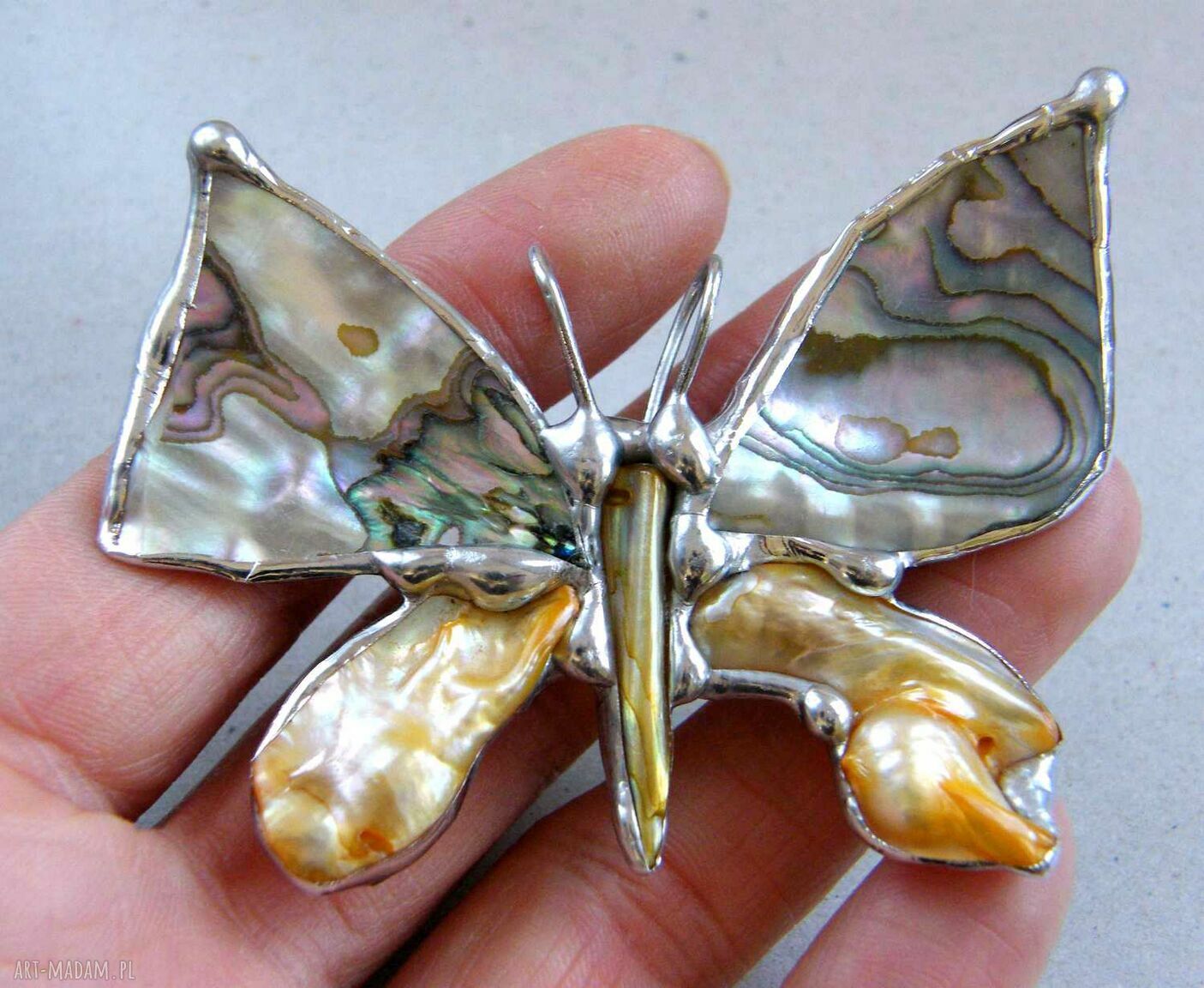 Broszka i wisior 2w1 - Motyl z tęczową muszlą (Tiffany, macica perłowa)