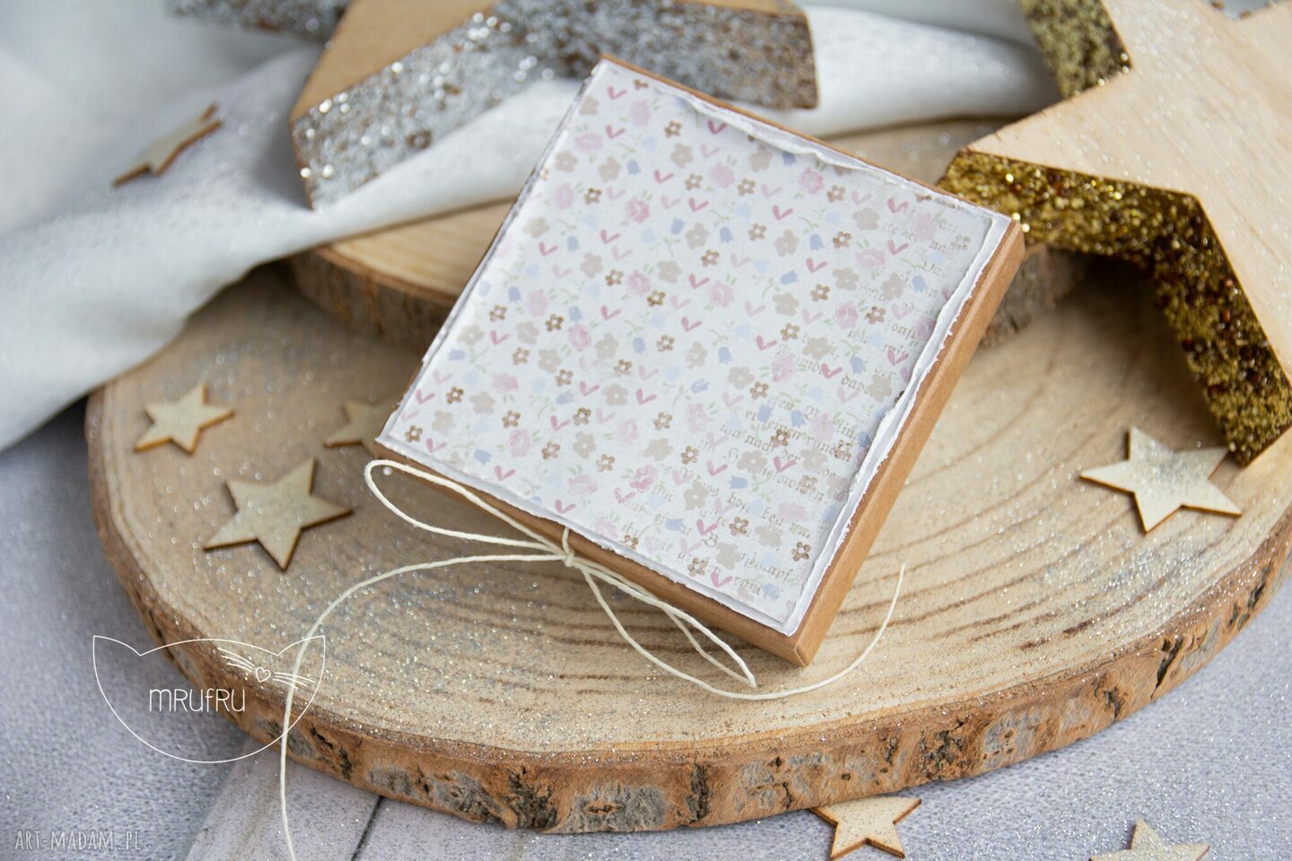 scrapbooking kartki: Pudełeczko z kartką pełne uczuć i słów. Hand Made