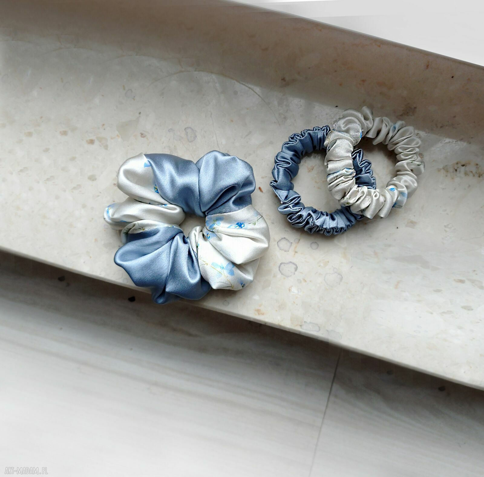 In blue 2 - zestaw jedwabnych scrunchie 3 sztuki z naturalnego jedwabiu