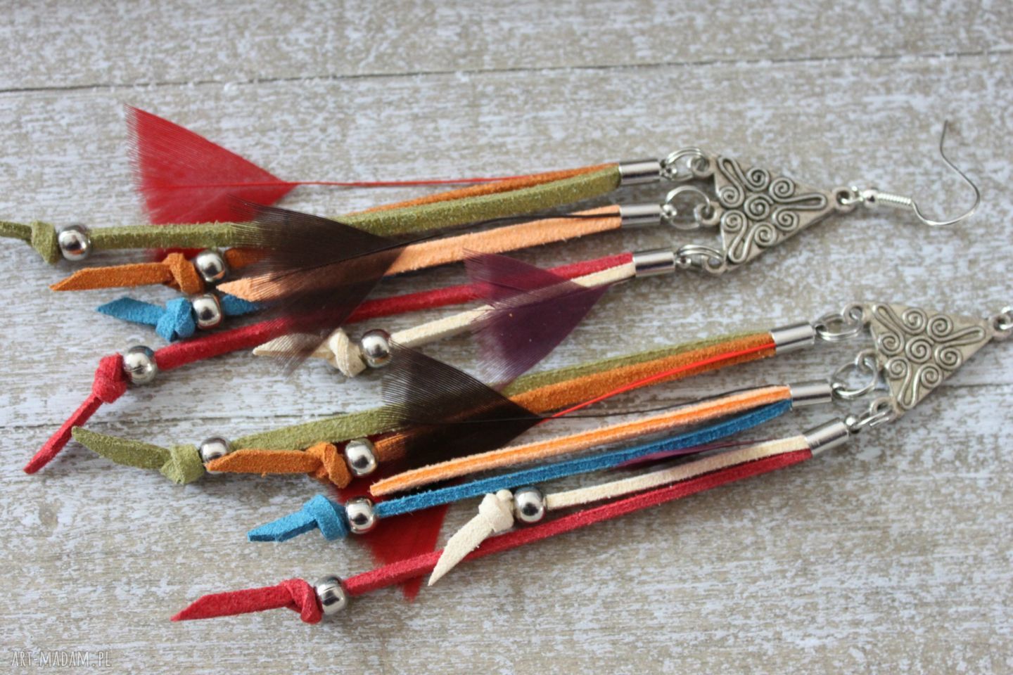 Indiańskie kolczyki - długie boho z piór (14 cm)