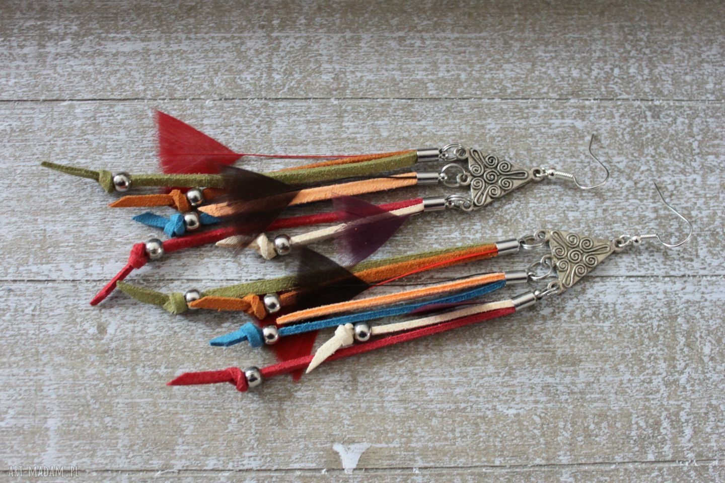 Indiańskie kolczyki - długie boho z piór (14 cm)