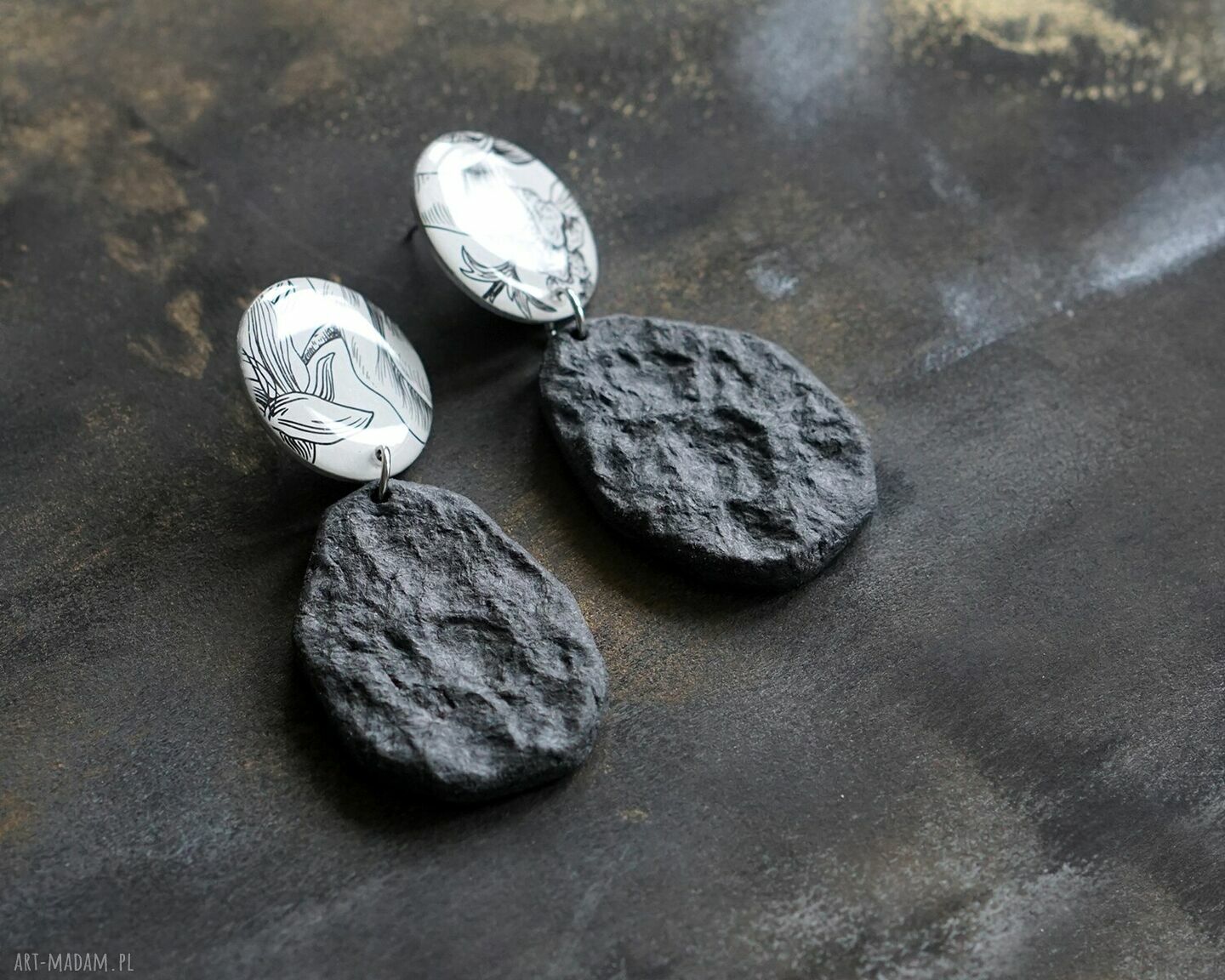 Duże industrialne kolczyki zero waste z papieru z odzysku