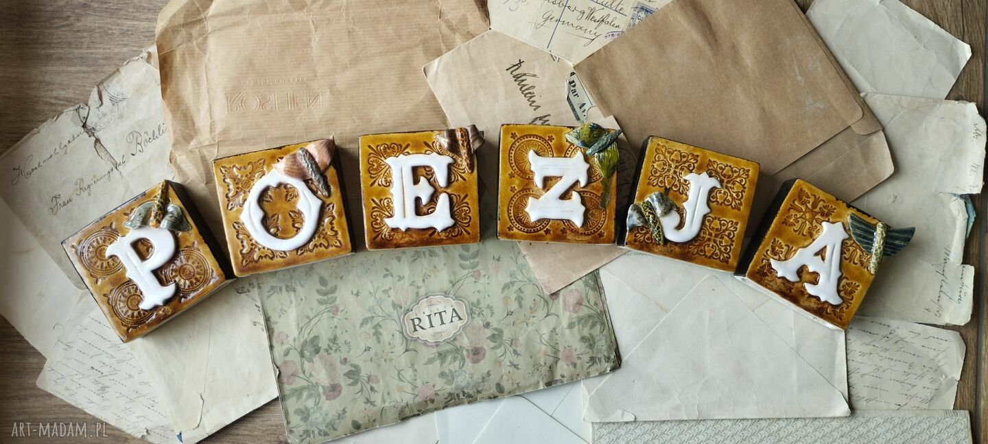 Inicjał Z z ćmą - ceramiczna literka handmade
