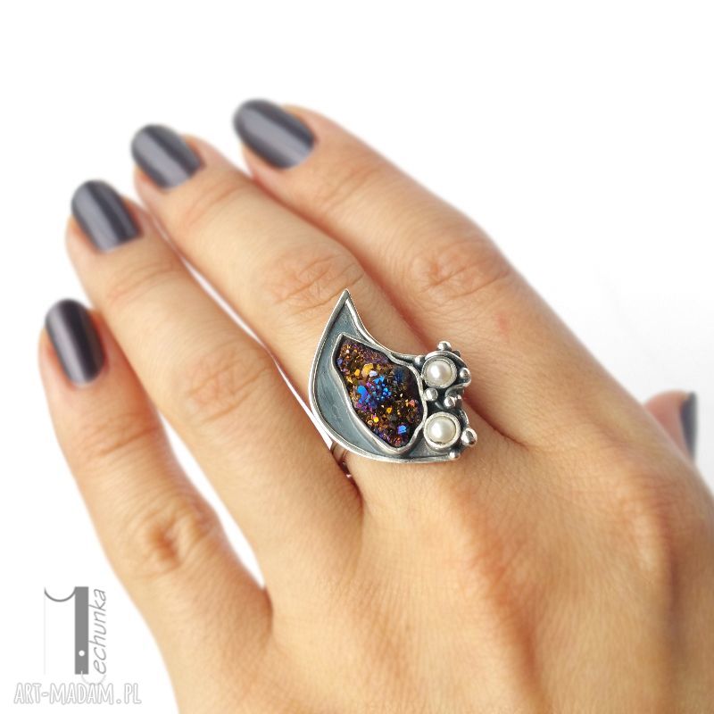 pierścionki: Invaerne I srebrny pierścionek z kwarcem tytanowym i perłą Handmade