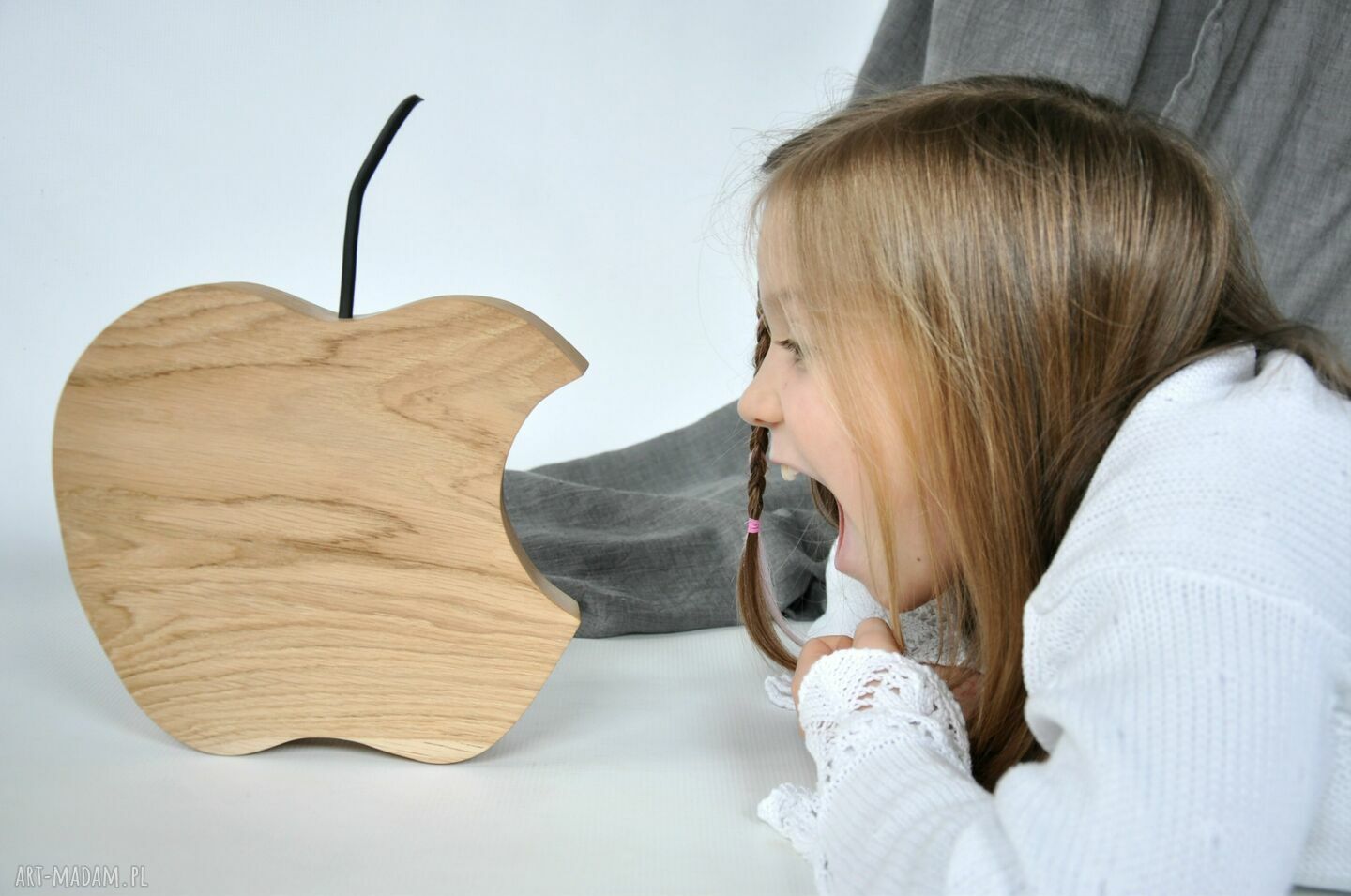 Jabłko dębowe Minimalist Oak Apple - minimalistyczna dekoracja do domu