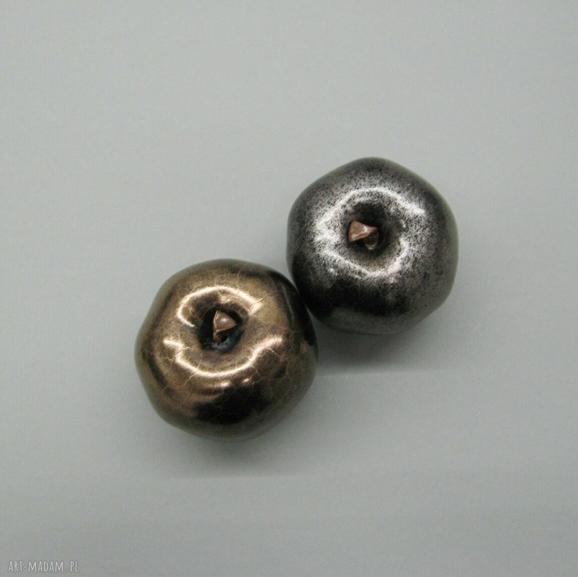 Jabłko dekoracyjne czarne metaliczne z ceramiki handmade
