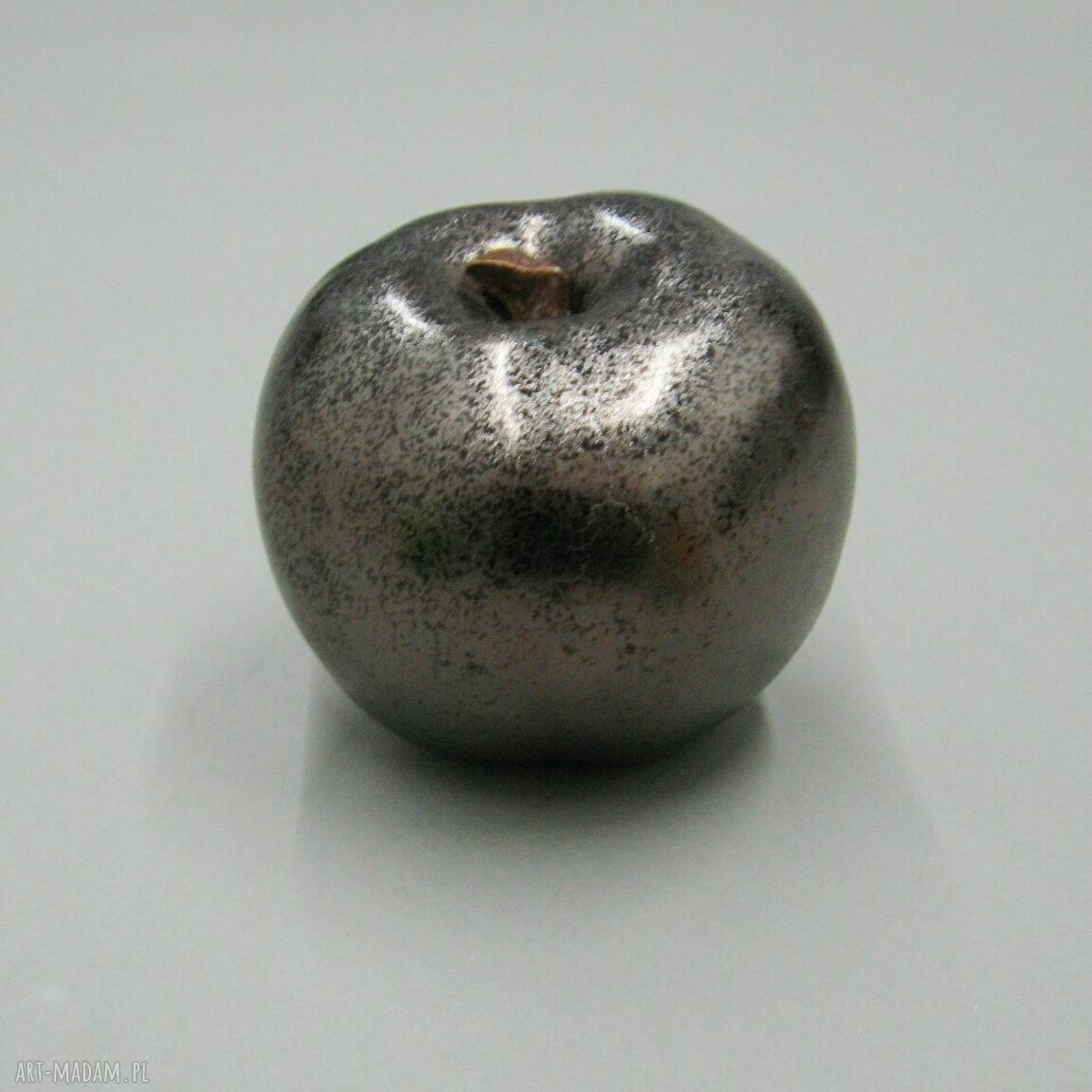 Jabłko dekoracyjne czarne metaliczne z ceramiki handmade