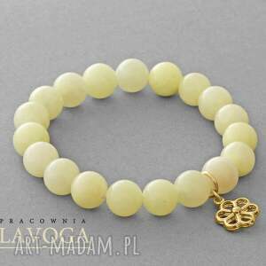 jade with flower pendant in cream