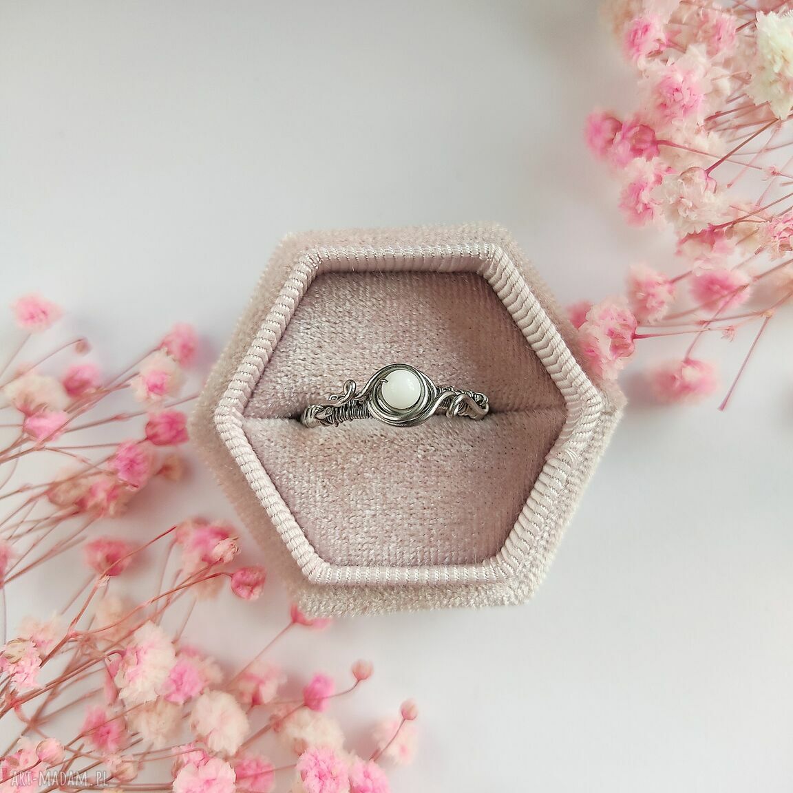 Pierścionek z jadeitu regulowany ze stali chirurgicznej - wire wrapping