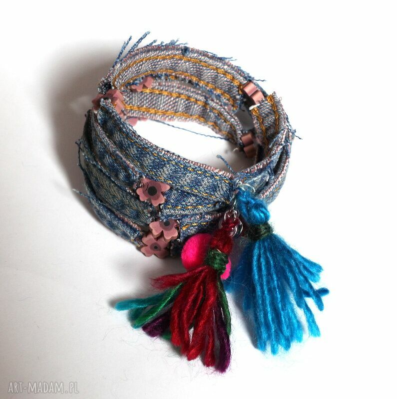 Jeansowa bransoletka boho z kolorowymi chwostami - rękodzieło Ruda Klara