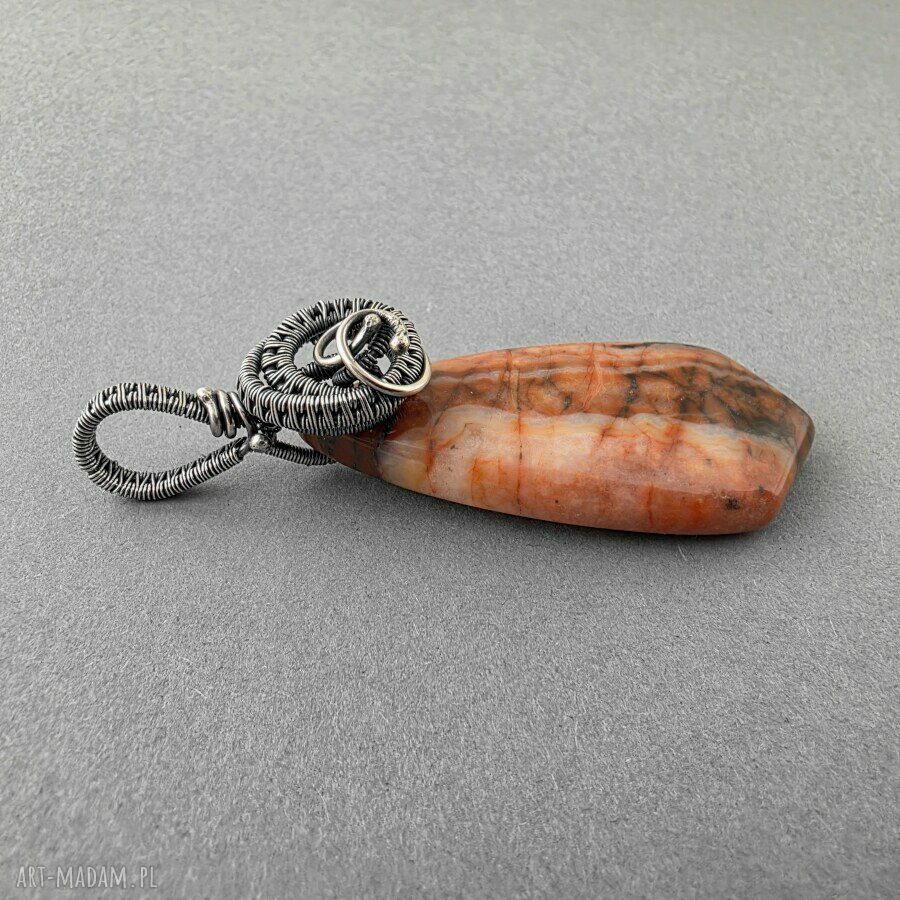 Jala - wisiorek z agatu w oksydowanym srebrze (wire wrapping)