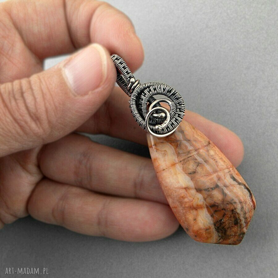 Jala - wisiorek z agatu w oksydowanym srebrze (wire wrapping)