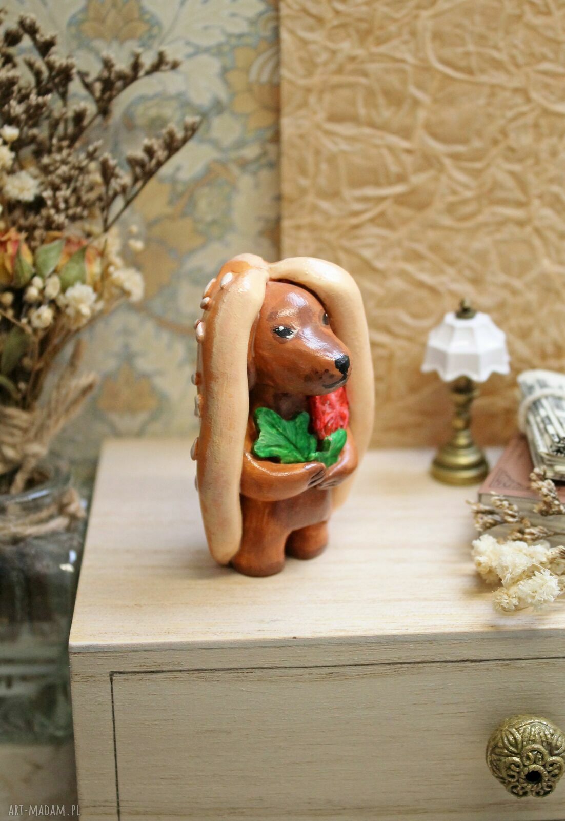 Jamnik Hot Dog - ręcznie robiona figurka z gliny polimerowej