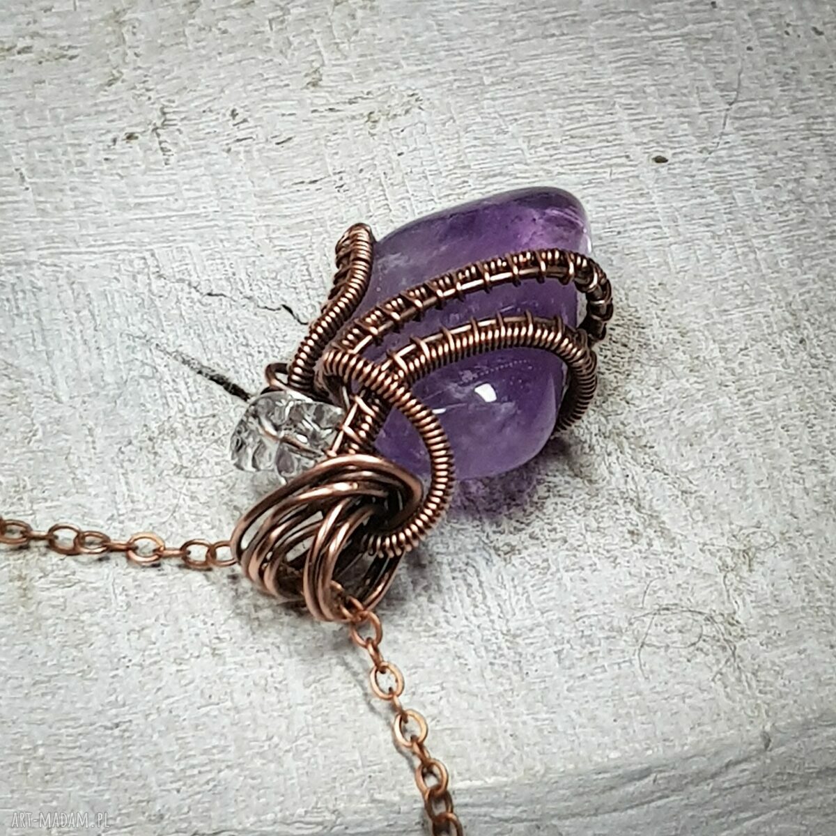 Ametyst z kryształem górskim - ręcznie robiony wisiorek z miedzi wire wrapping