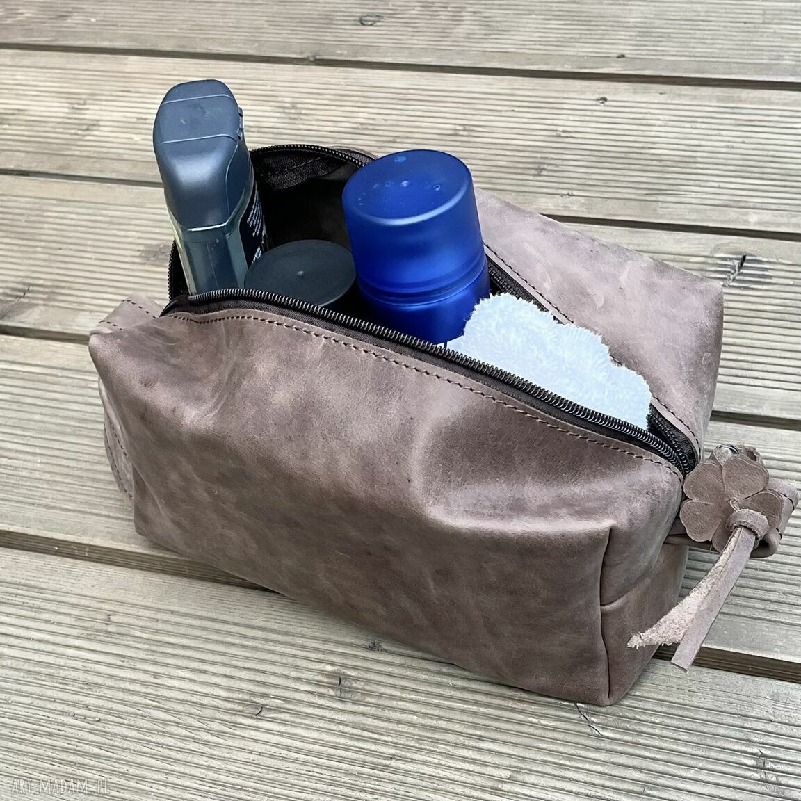 kosmetyczki: Jasno brązowa duża kosmetyczka skórzana. Ręcznie wykonane