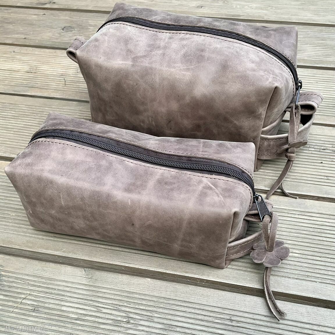 kosmetyczki: Jasno brązowa duża kosmetyczka skórzana. Ręcznie wykonane