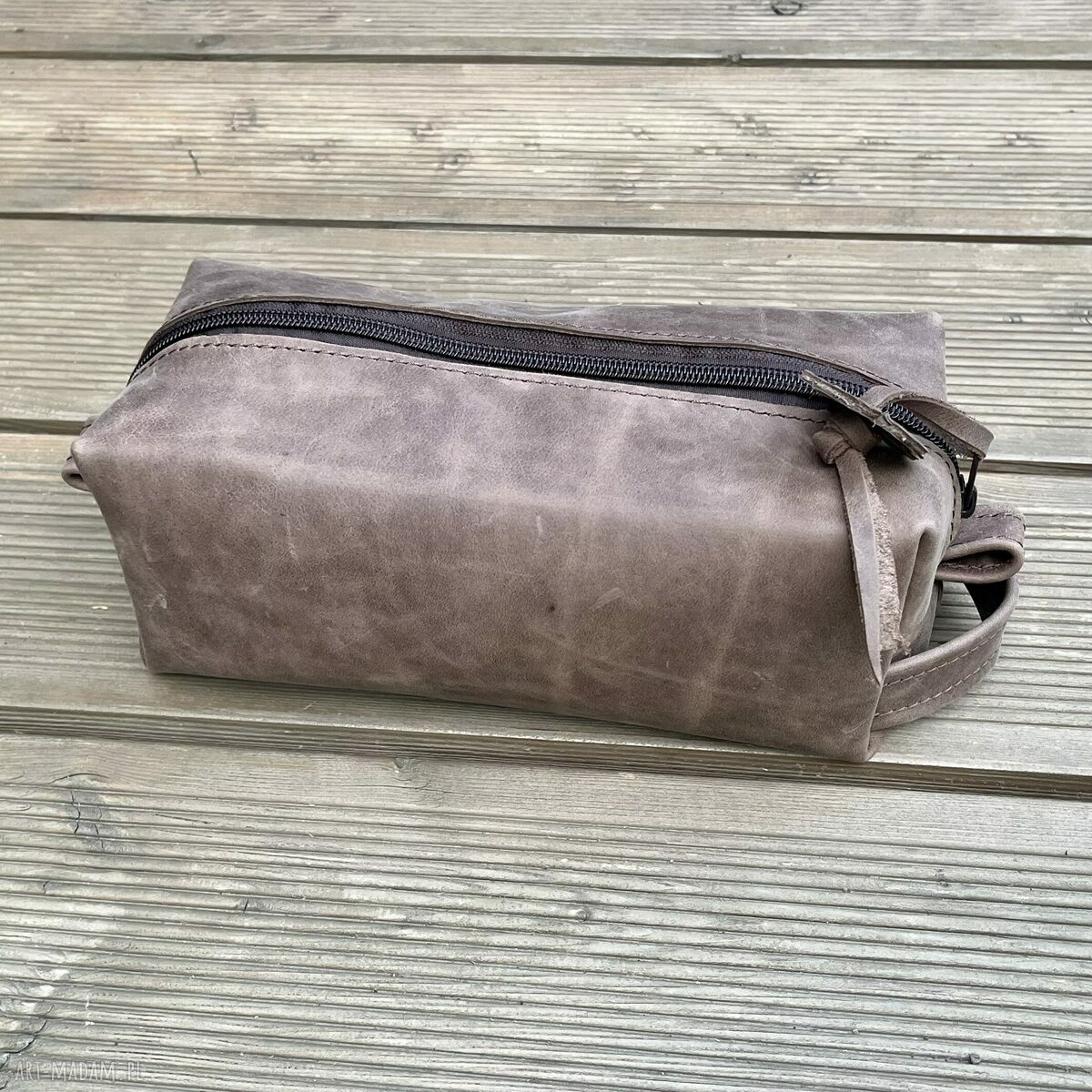 kosmetyczki: Jasno brązowa duża kosmetyczka skórzana. Ręcznie wykonane