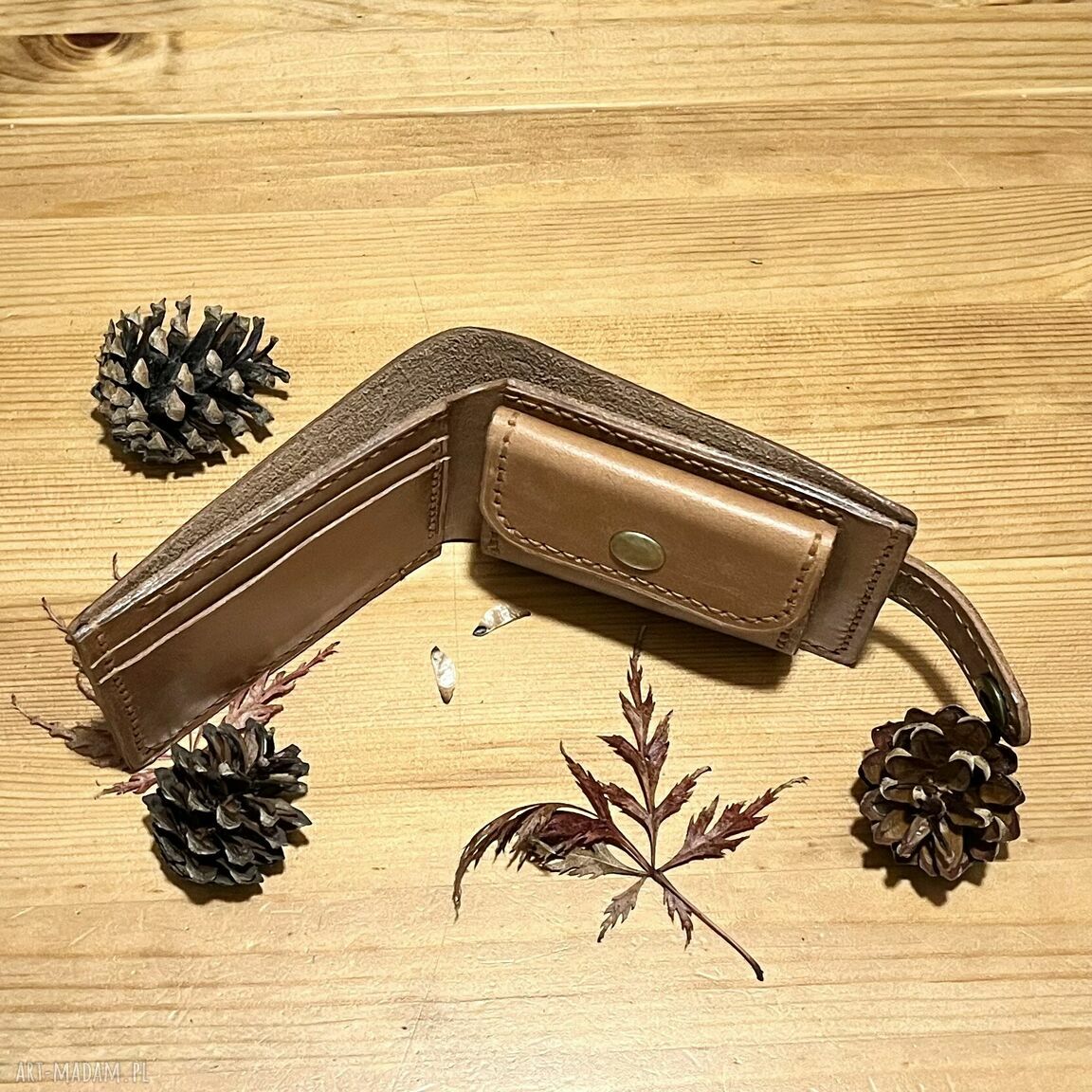 portfele: Jasno brązowy portfel skórzany ręcznie uszyty na bilon i karty. HandMade