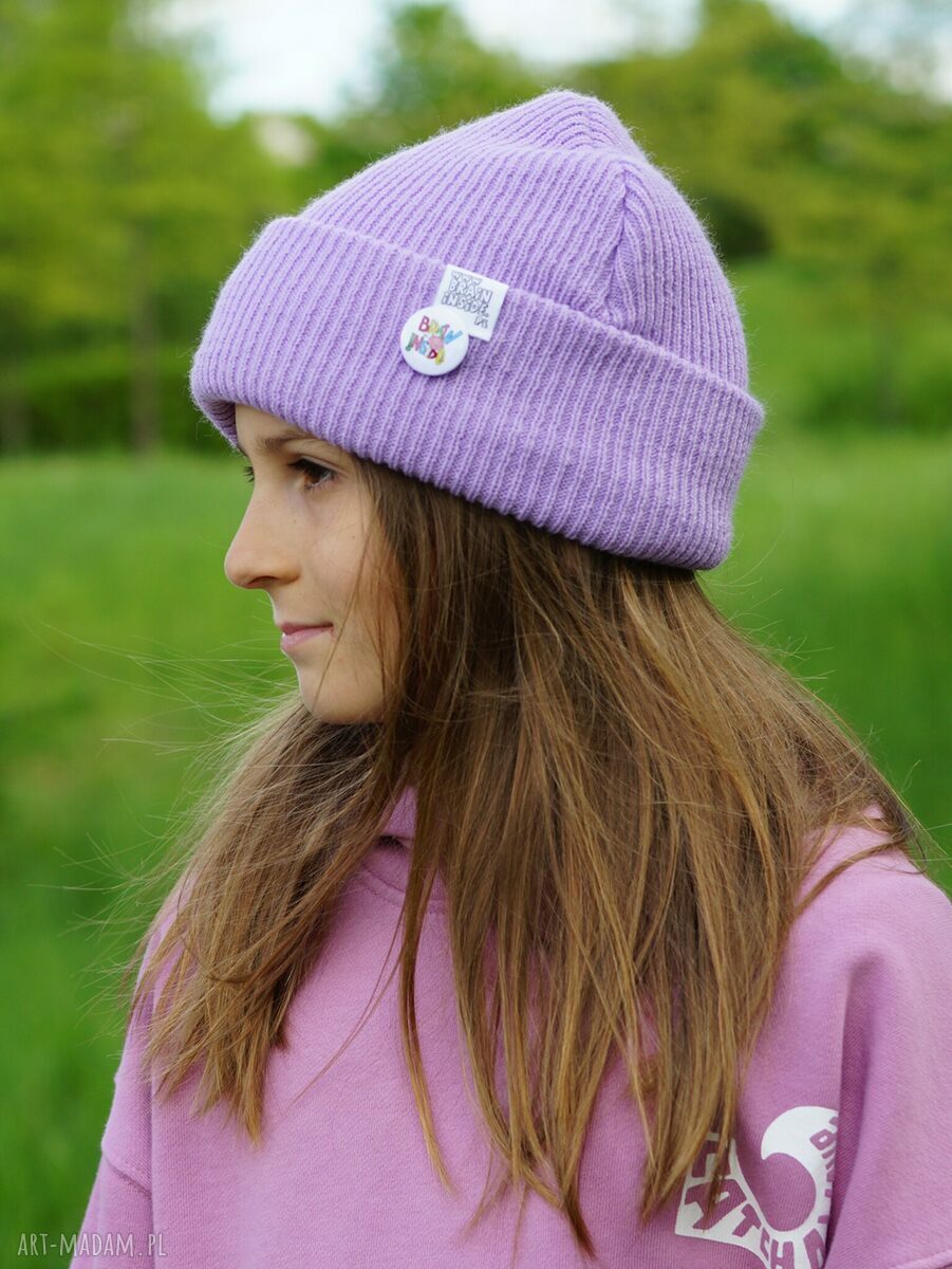 Jasny fiolet czapka dziecięca beanie z kolorowym logo