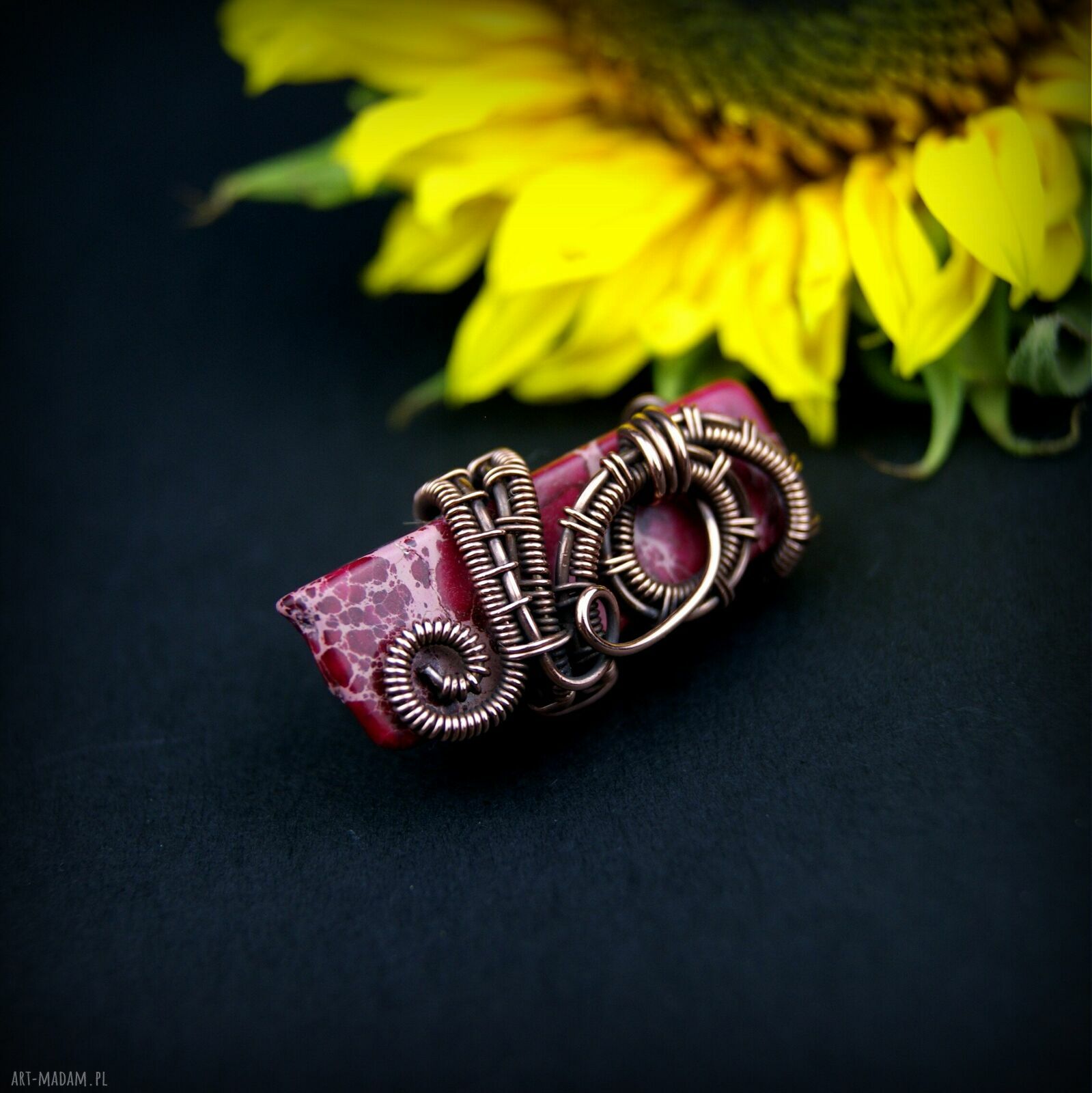 Jaspis cesarski - broszka wire wrapping z miedzią
