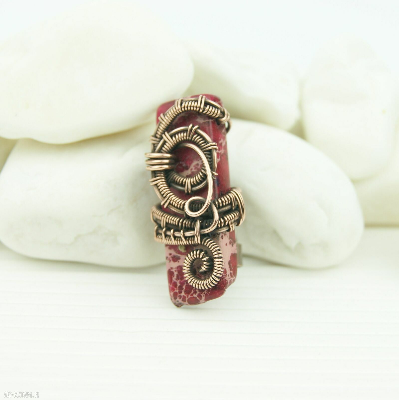 Jaspis cesarski - broszka wire wrapping z miedzią