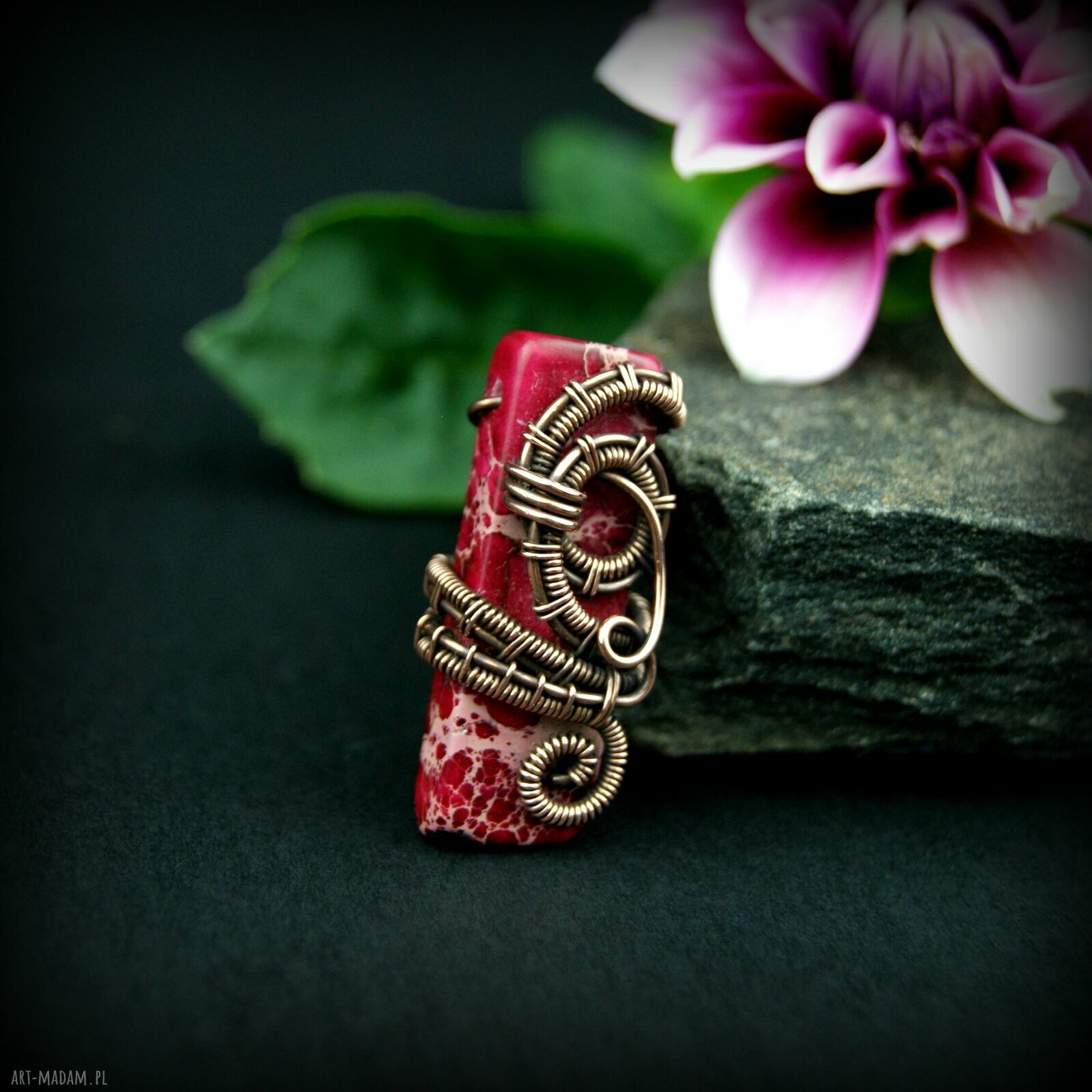 Jaspis cesarski - broszka wire wrapping z miedzią