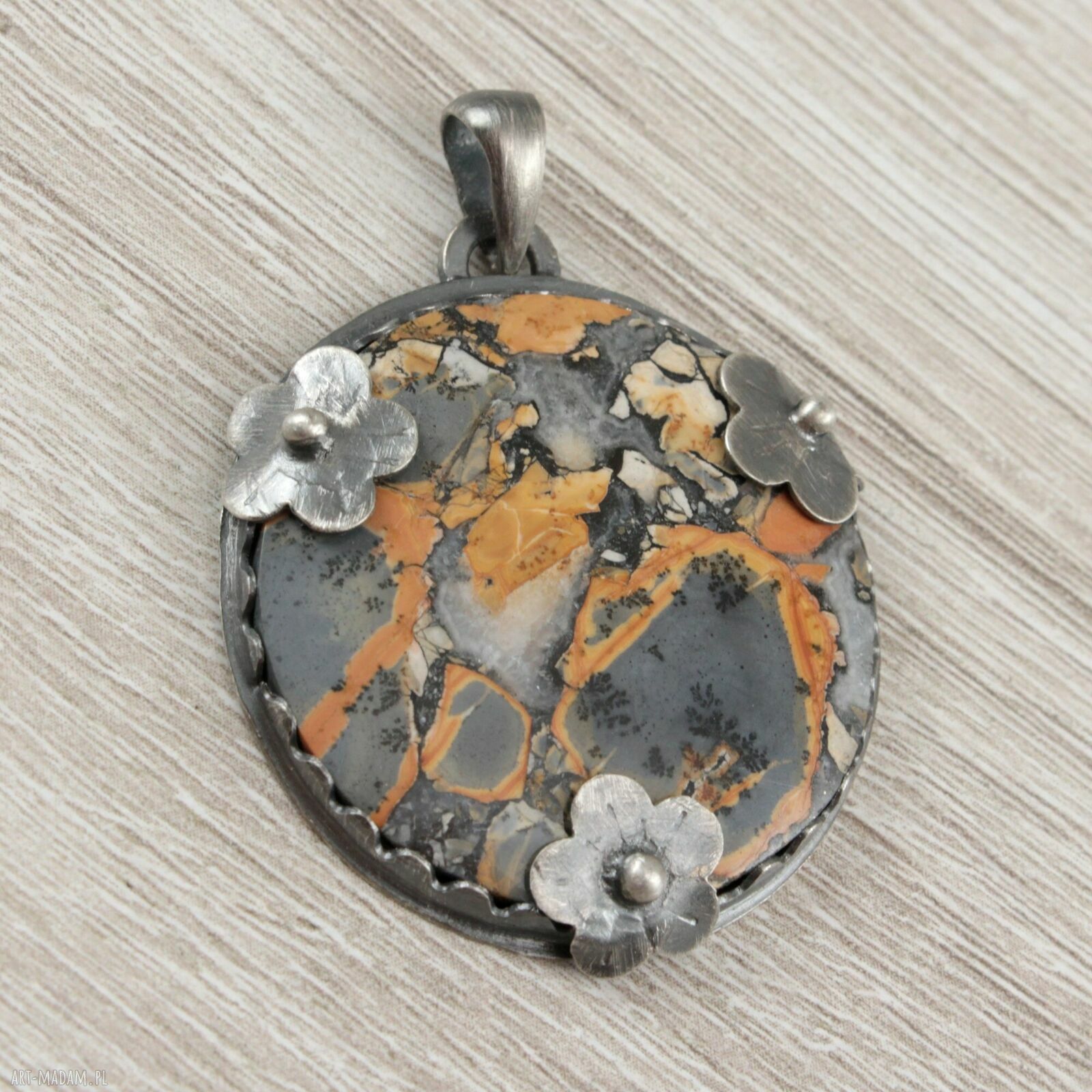 Ręcznie robiony wisiorek - wyjątkowa biżuteria handmade