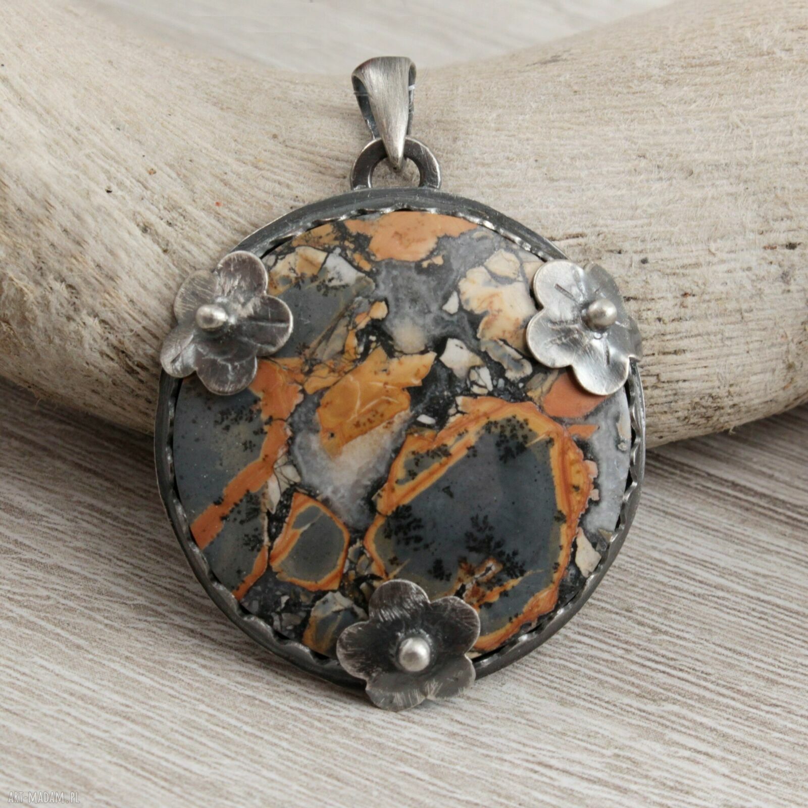 Ręcznie robiony wisiorek - wyjątkowa biżuteria handmade