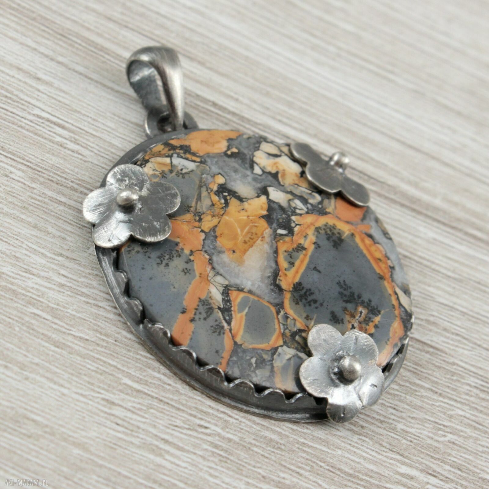 Ręcznie robiony wisiorek - wyjątkowa biżuteria handmade