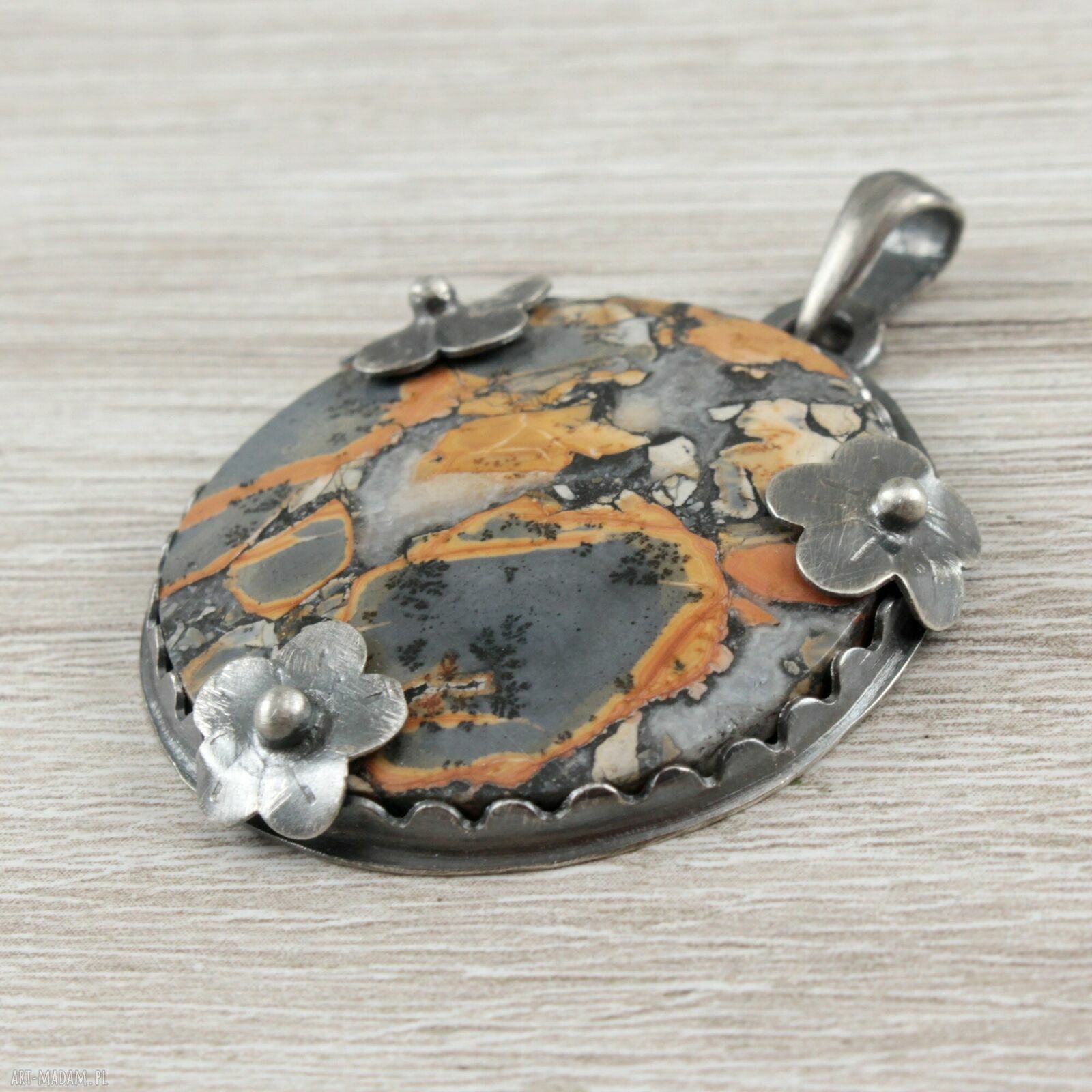 Ręcznie robiony wisiorek - wyjątkowa biżuteria handmade