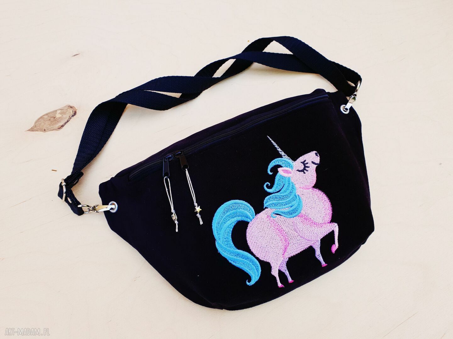 Nerka XXL chubby unicorn handmade czarna z jednorożcem i regulowanym paskiem