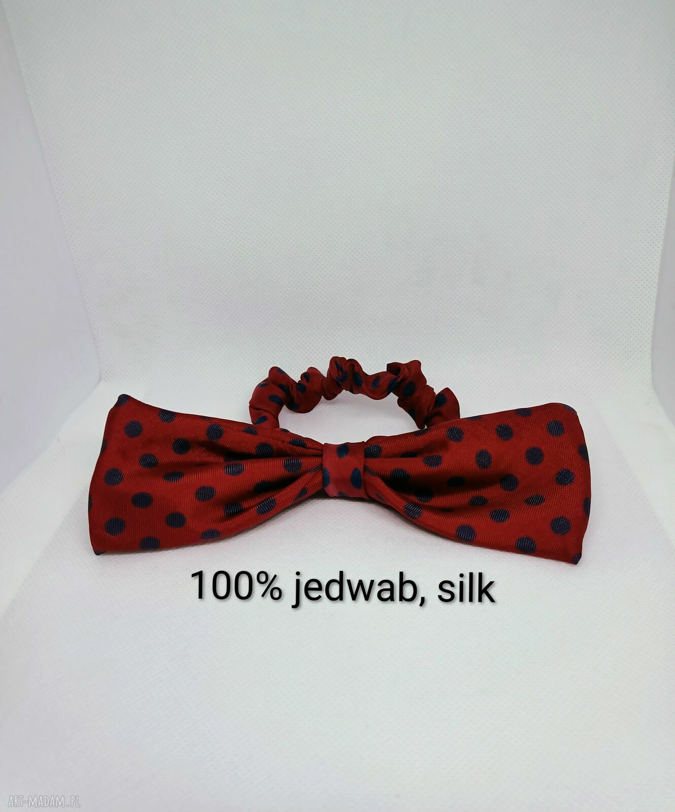 Jedwabna gumka scrunchie z kokardą - elegancki dodatek do stylizacji