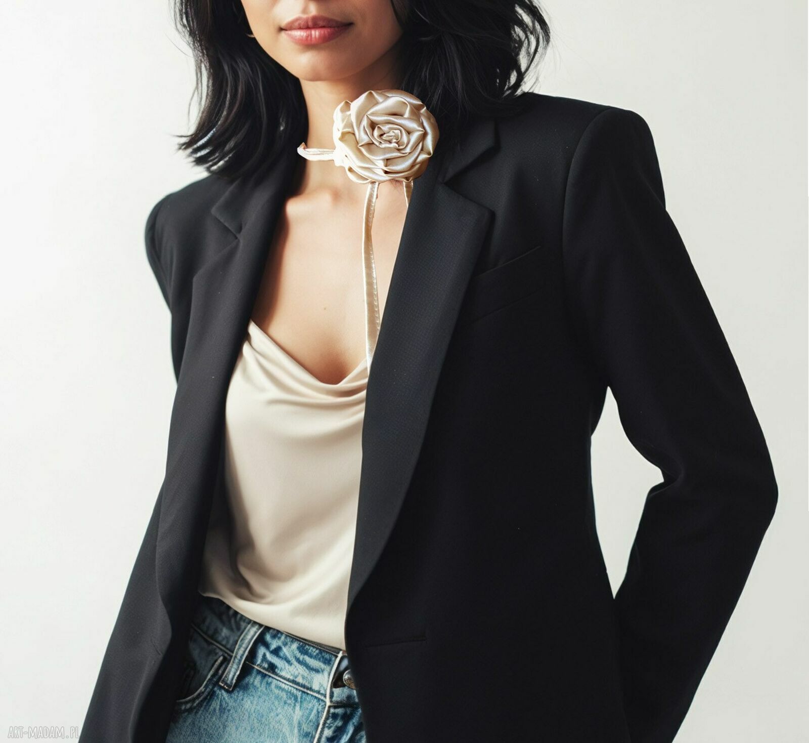 Jedwabny choker z różą, szampański