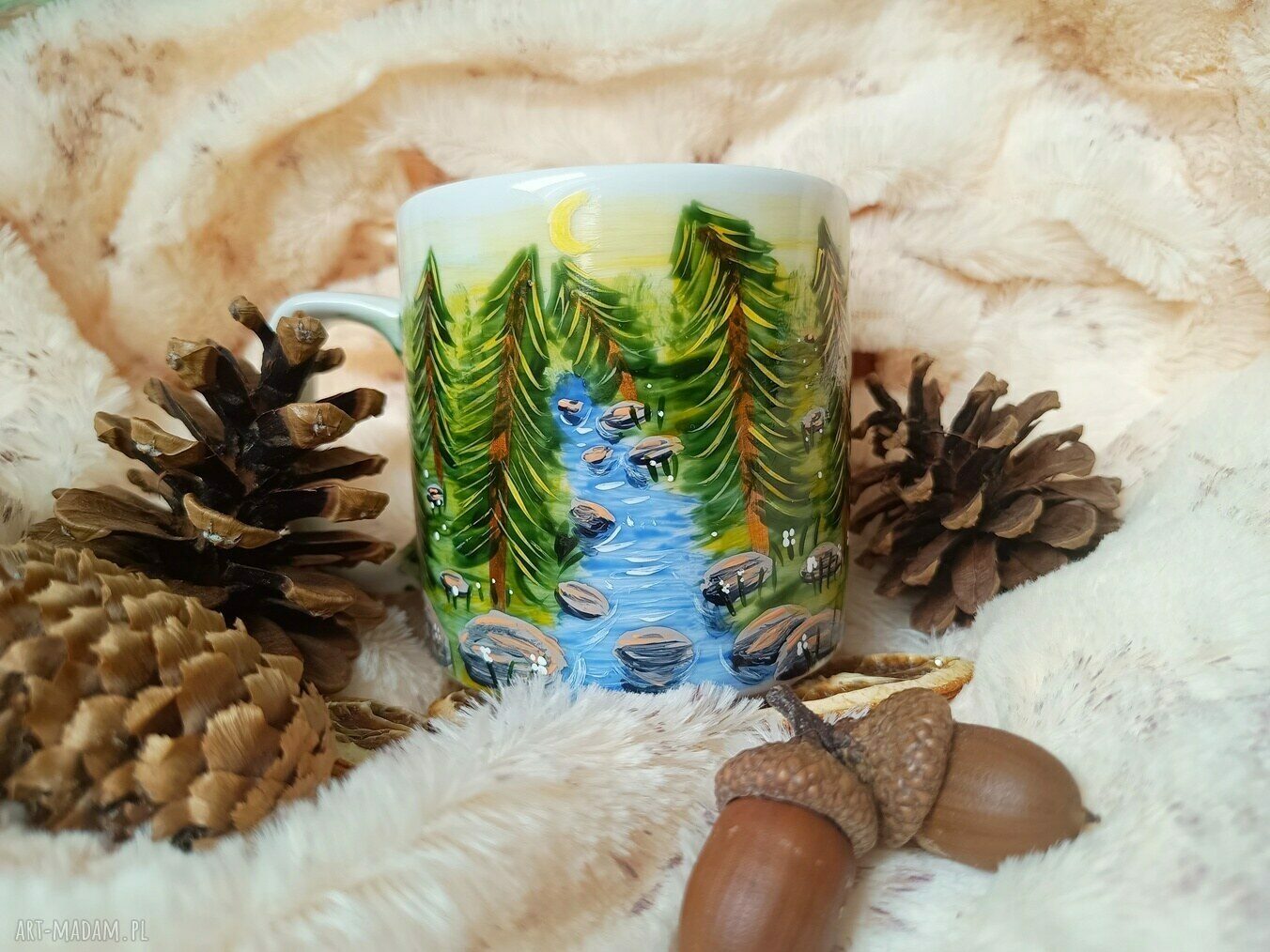 Jemiołuszka i gil w pejzażu - ręcznie malowany kubek porcelanowy 270 ml dla niej