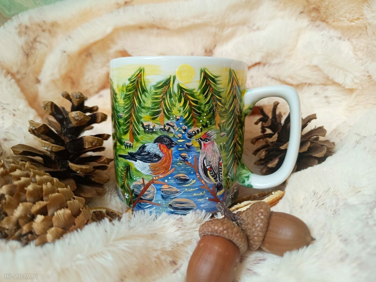 Jemiołuszka i gil w pejzażu - ręcznie malowany kubek porcelanowy 270 ml dla niej