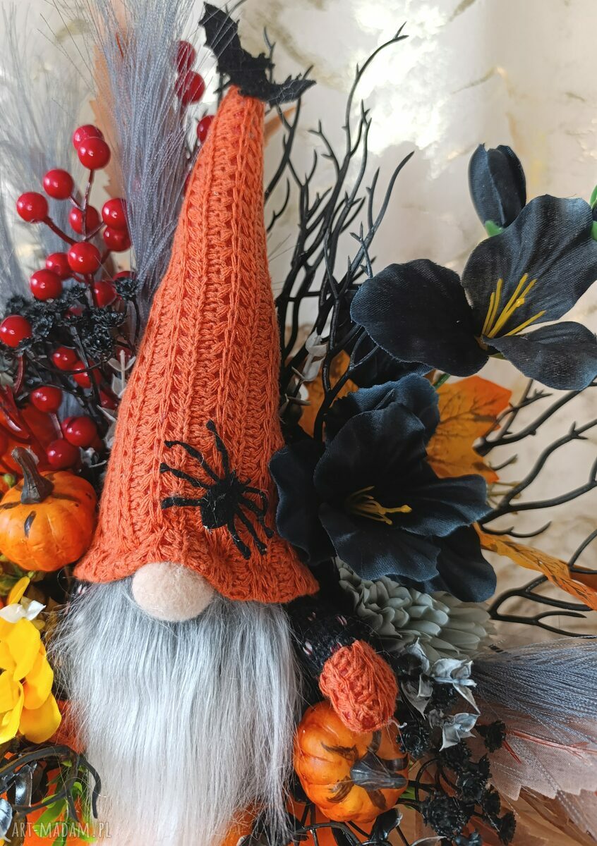 Dekoracja jesienna na Halloween - stroik ze skrzatem w dyni