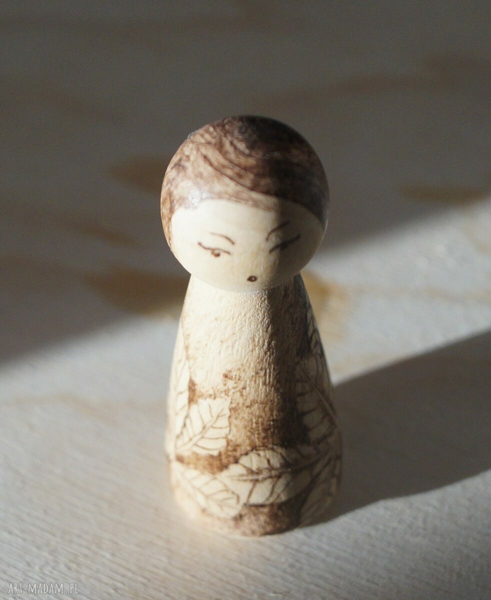 lalki: Jesienna ręcznie wypalana drewniana laleczka Hand Made