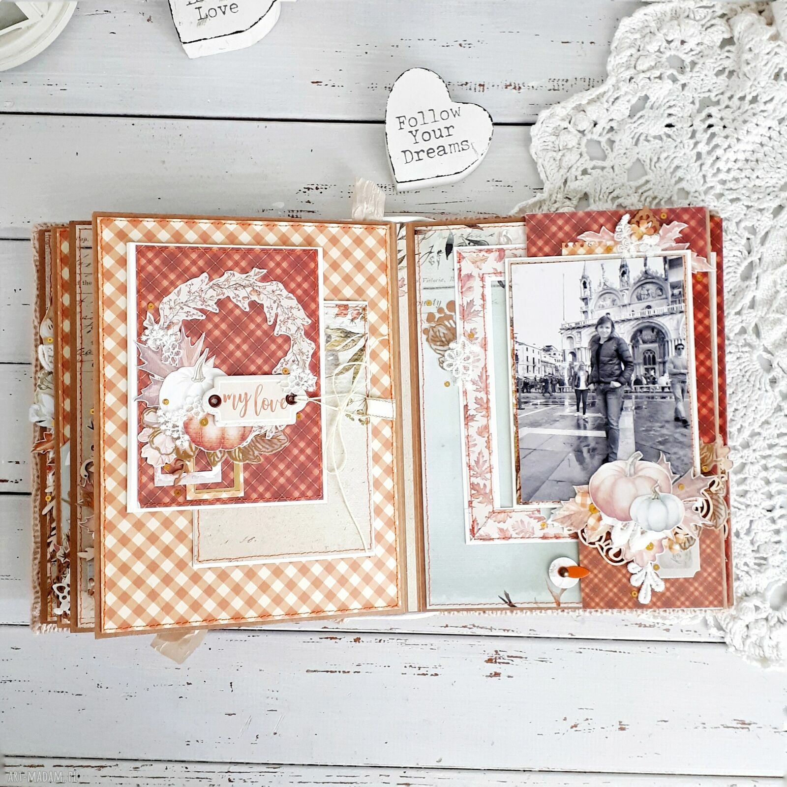 Ręcznie robiony album scrapbookingowy na zdjęcia i wspomnienia