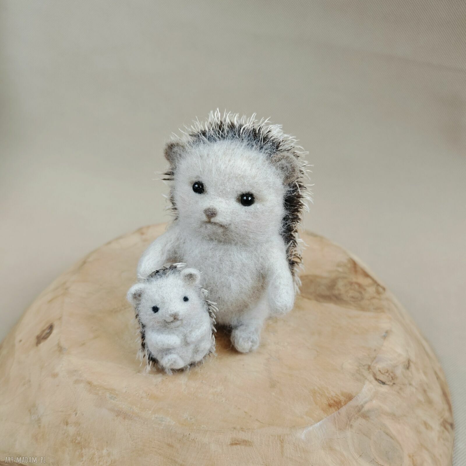 Jeżyk mama z maluszkiem - figurka filcowana do pokoju maluszka