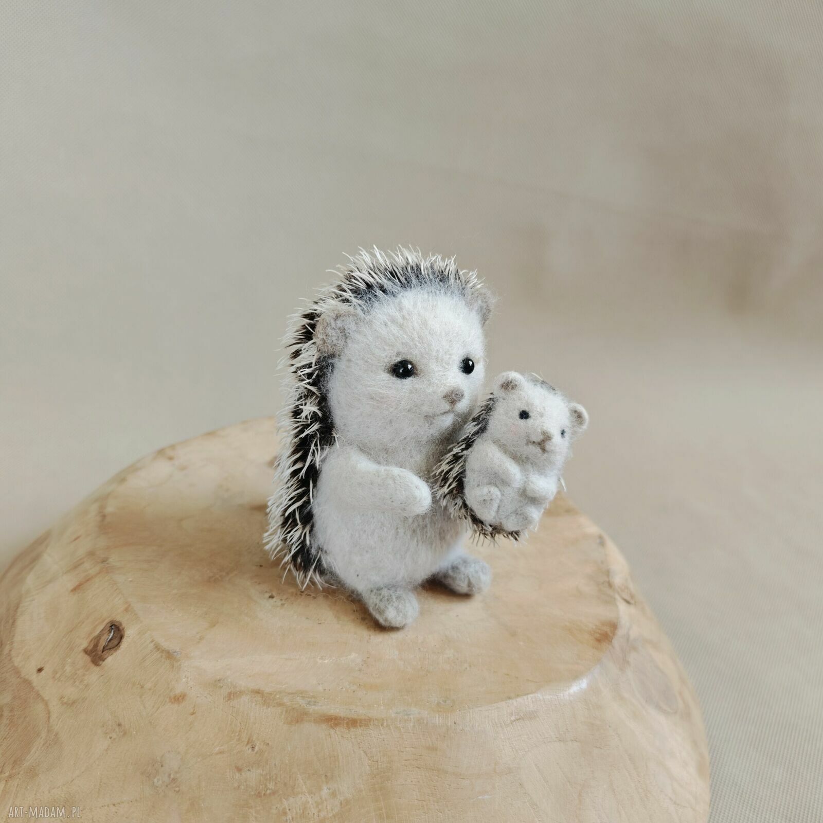 Jeżyk mama z maluszkiem - figurka filcowana do pokoju maluszka