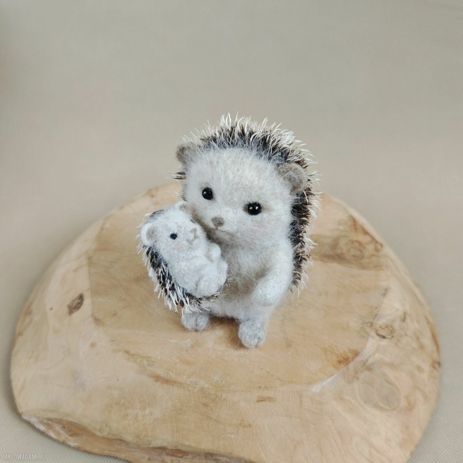 Jeżyk mama z maluszkiem - figurka filcowana do pokoju maluszka
